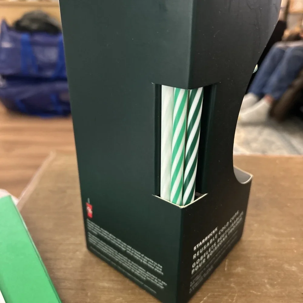 Starbucks Reusable 24oz Cold Cups w/‎ Straws & Lids 2019 Holiday Festive 5 Pack
